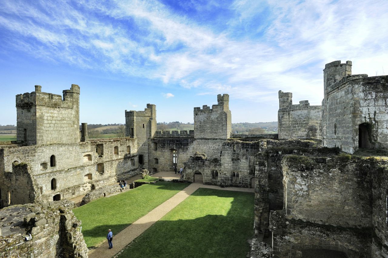 Bodiam courtyard